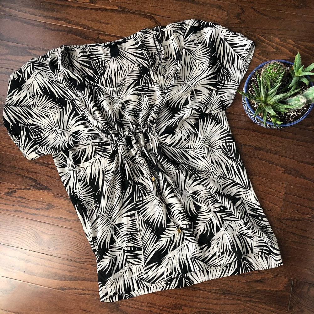 H&M B/W blouse Size 2